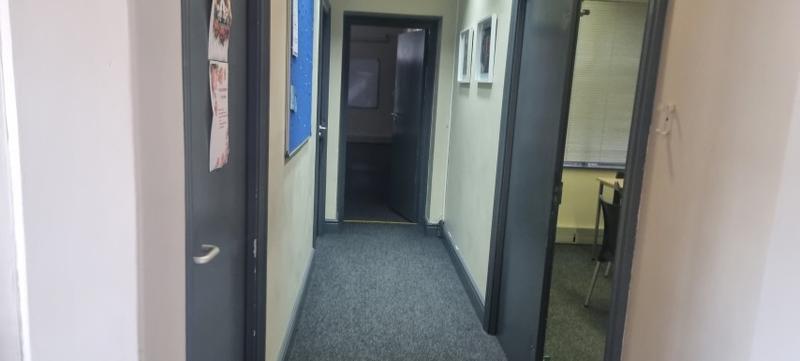 To Let Commercial Property for Rent in Mowbray Western Cape
